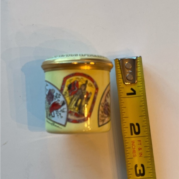 Halcyon Days Enamel Box- The Mikado - Picture 13 of 13